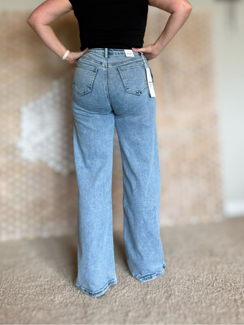 High-Rise Light Blue Wide-Leg Jeans with Side Button Detail - Picture 3 of 16